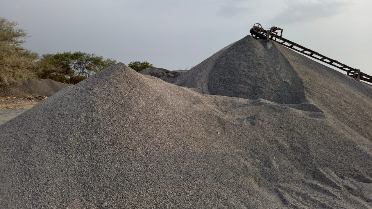 अवैध खनन पर सख्ती: उड़नदस्ता टीम की छापेमारी, कई जगह मिली गड़बड़ियां