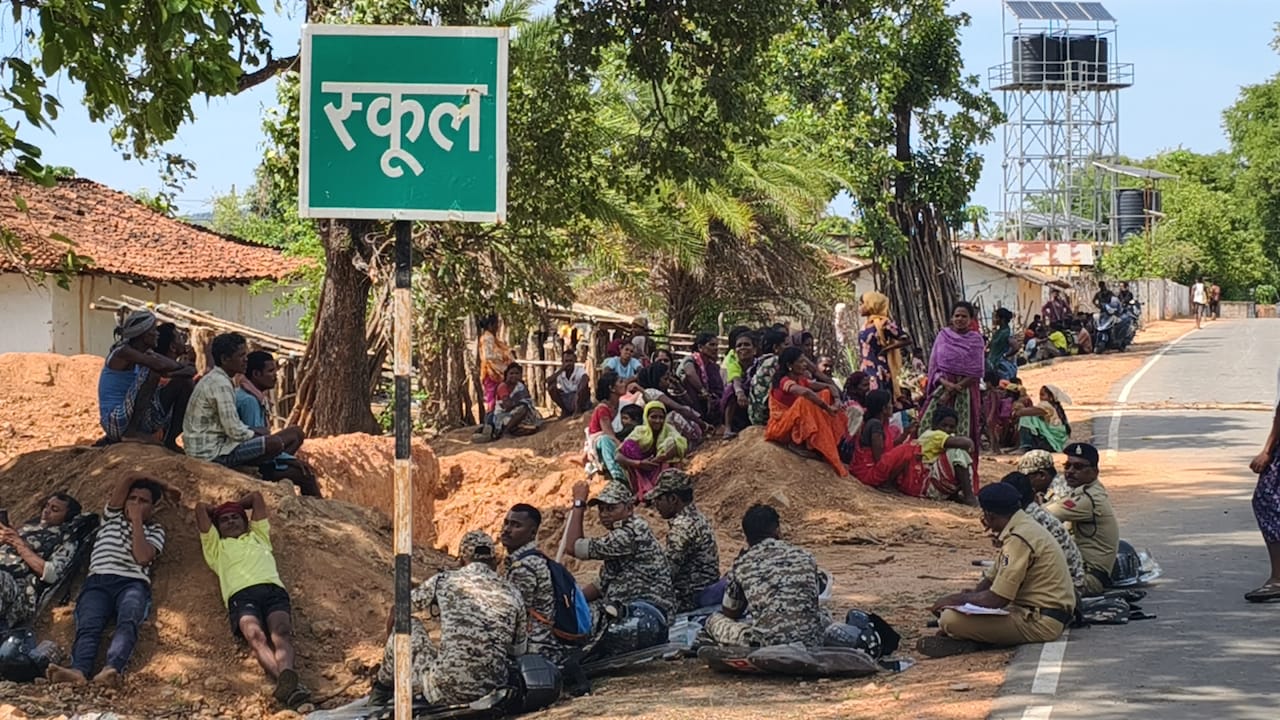नारायणपुर में धर्मांतरण को लेकर फिर बढ़ा विवाद, 26 परिवारों ने घर से निकाले जाने का लगाया आरोप