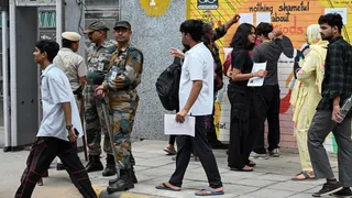 NEET UG परीक्षा में बड़ा फर्जीवाड़ा: बायोमेट्रिक सिस्टम में सेंध लगाकर बैठाए नकली परीक्षार्थी, 30 गिरफ्तार
