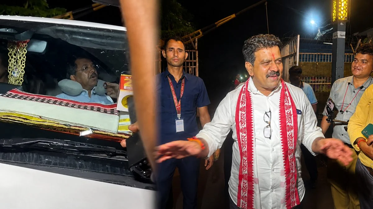 मुख्यमंत्री निवास में देर रात 2 बजे तक चली मैराथन बैठक, मंत्रिमंडल फेरबदल की अटकलों पर नेताओं ने दी सफाई