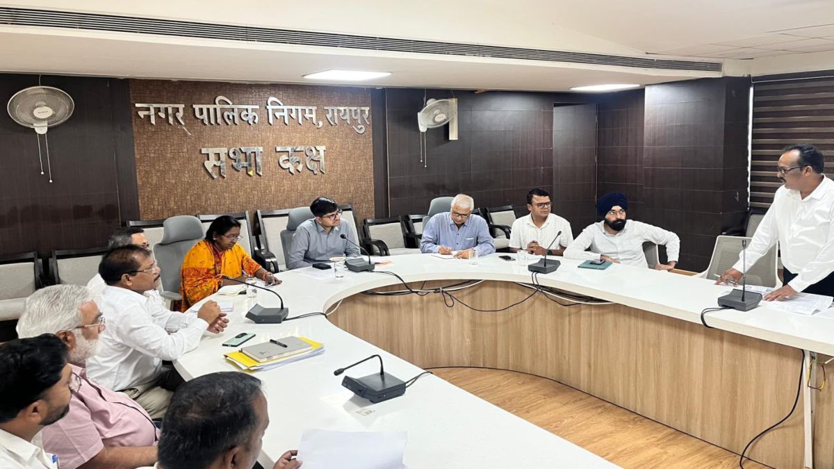 रायपुर नगर निगम के प्लेसमेंट कर्मचारियों ने दी अनिश्चितकालीन हड़ताल की चेतावनी