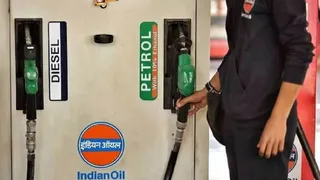 कच्चे तेल की कीमतों में गिरावट के बावजूद नहीं सस्ता होगा पेट्रोल-डीजल, केंद्रीय मंत्री सुरेश गोपी ने बताई वजह