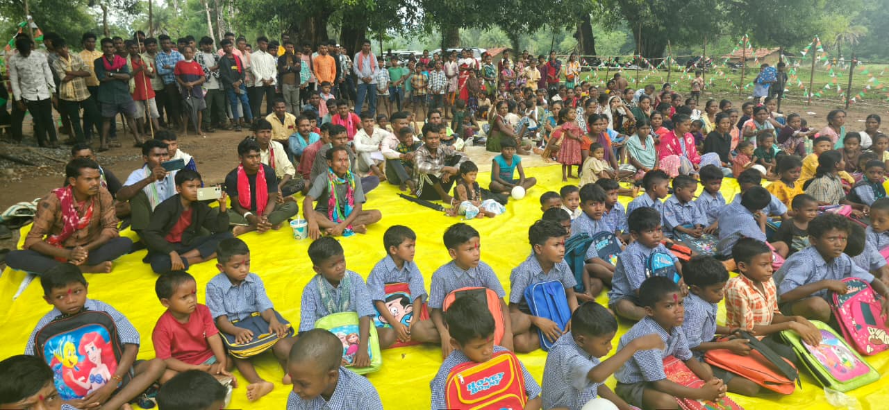 21 साल बाद फिर गूंजी स्कूल की घंटी: बस्तर के पीडिया में लौटीं बच्चों की किलकारियां, 539 विद्यार्थियों के लिए खुली शिक्षा की नई राह