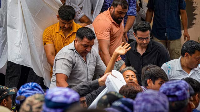 जंतर-मंतर से अस्पताल पहुंचे सोनम वांगचुक, समर्थकों का हंगामा; अभिजीत दीपके ने शुरू किया अनशन