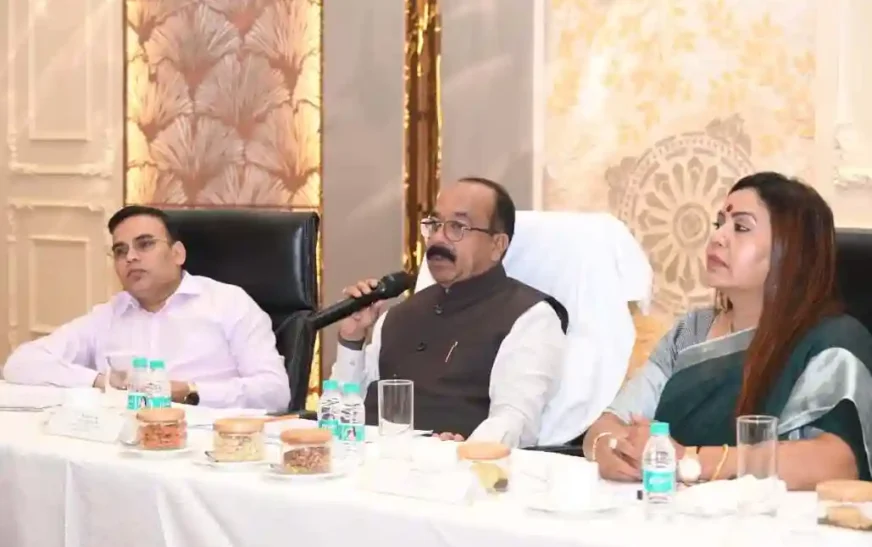 छत्तीसगढ़ को खेल हब बनाने नई सोच के साथ करें काम: उप मुख्यमंत्री अरुण साव ने खेल अधिकारियों और कोचों को दिए निर्देश