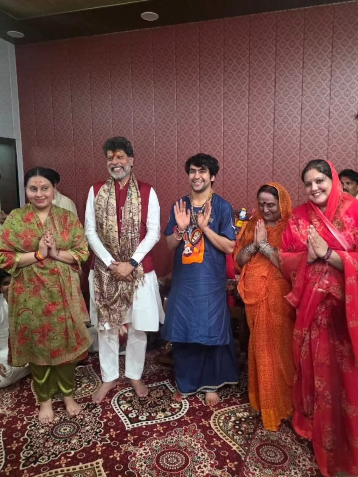 गुरु पूर्णिमा पर बागेश्वर धाम पहुंचे श्रद्धालु, पंडित धीरेंद्र कृष्ण शास्त्री से लिया आशीर्वाद