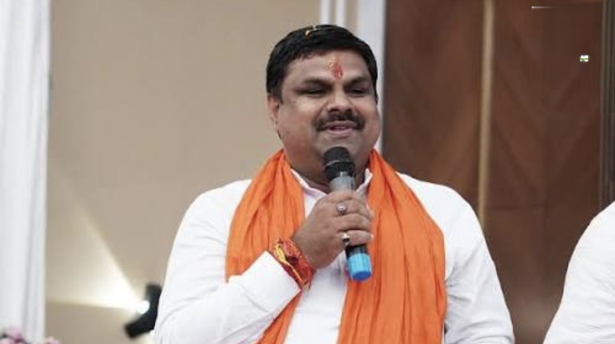 स्कूलों में मंत्रोच्चार पर सियासत तेज: हाईकोर्ट पहुंचा मामला, शिक्षा मंत्री बोले—’सरकार अपने आदेश पर कायम’
