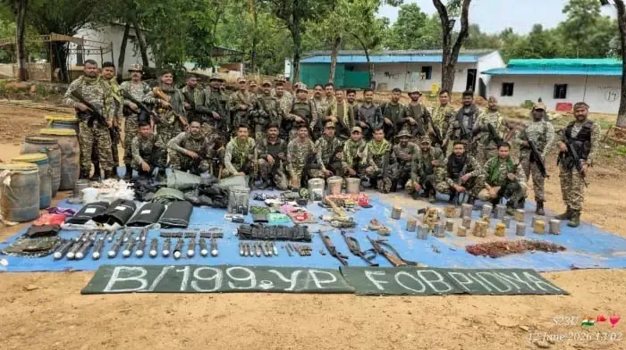 बीजापुर में CRPF की बड़ी कार्रवाई: नक्सलियों के 8 डंप ध्वस्त, 21 IED समेत भारी मात्रा में विस्फोटक बरामद