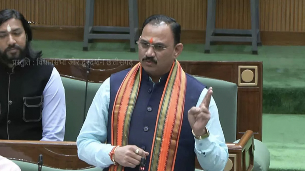 गुजरात में ब्लैकलिस्ट दवाओं का मुद्दा विधानसभा में गूंजा, स्वास्थ्य मंत्री श्याम बिहारी जायसवाल ने दिया जवाब