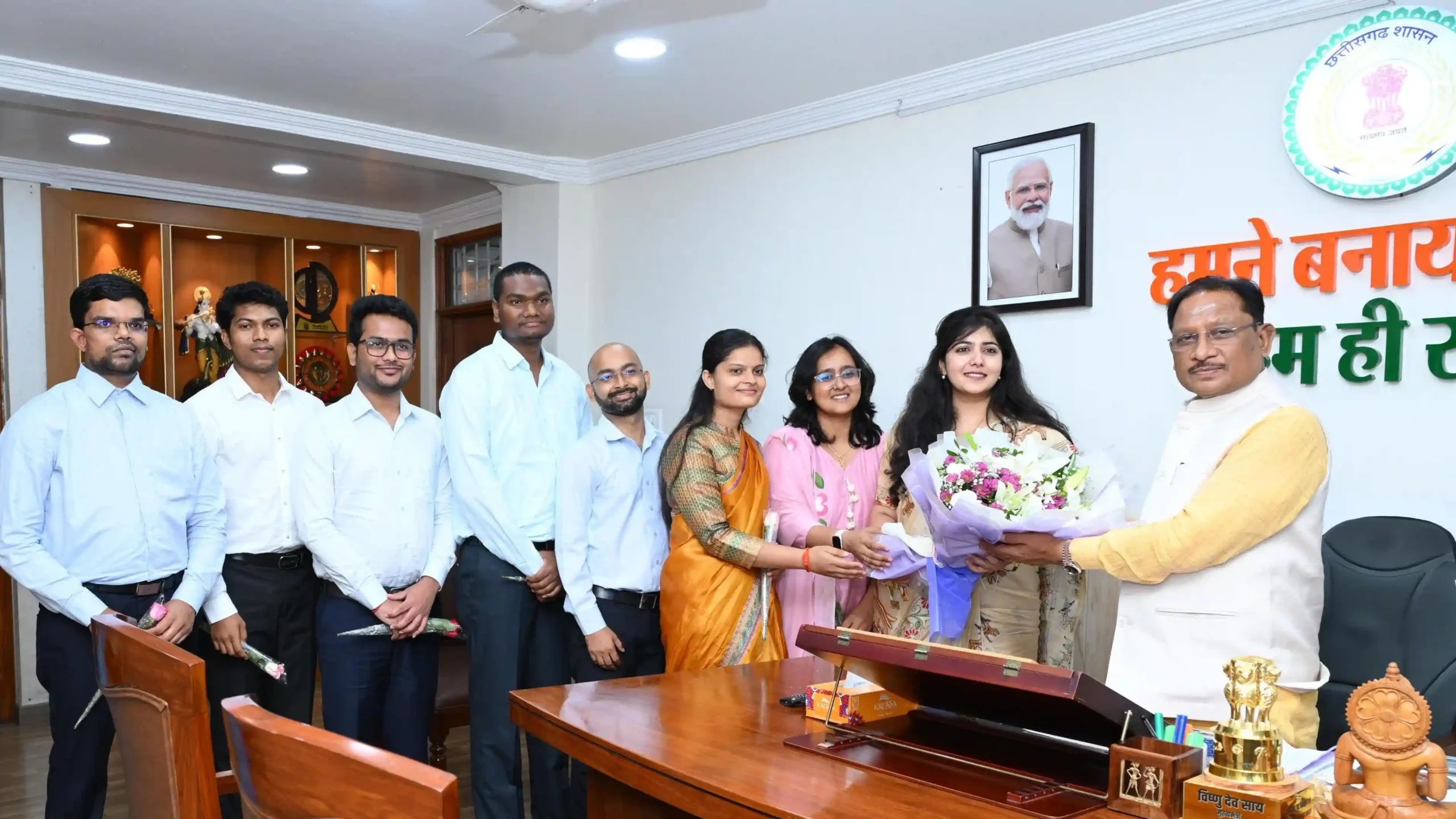 अखिल भारतीय सेवाओं में चयनित अभ्यर्थियों से मिले मुख्यमंत्री विष्णु देव साय, बोले- निष्ठा और सेवा भाव से करें जनसेवा