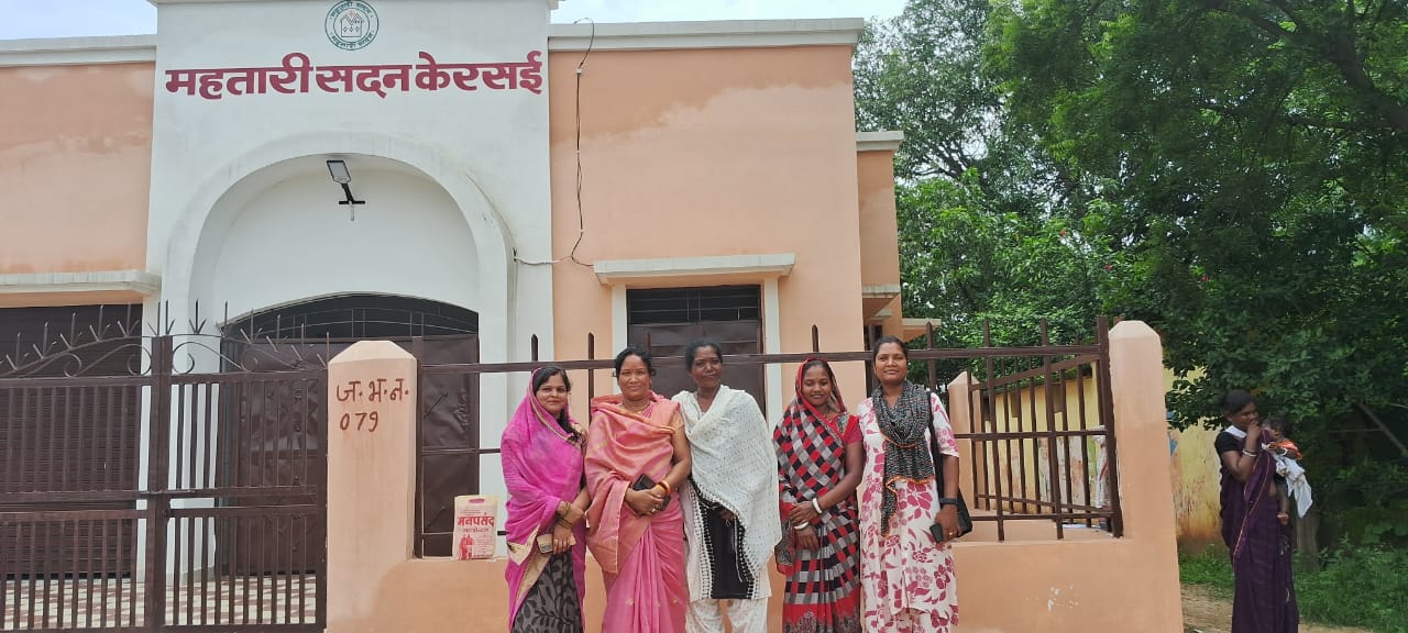 केरसई का महतारी सदन बना महिला सशक्तिकरण का केंद्र, स्व-सहायता समूहों को मिला स्थायी मंच