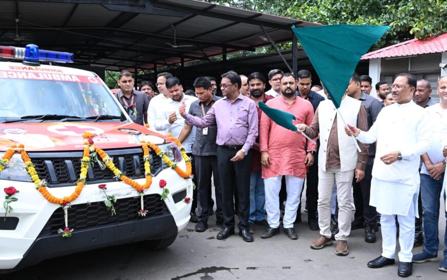 मुख्यमंत्री विष्णु देव साय ने धरसींवा को दी निःशुल्क आधुनिक एम्बुलेंस, आपातकालीन स्वास्थ्य सेवाओं को मिलेगी मजबूती