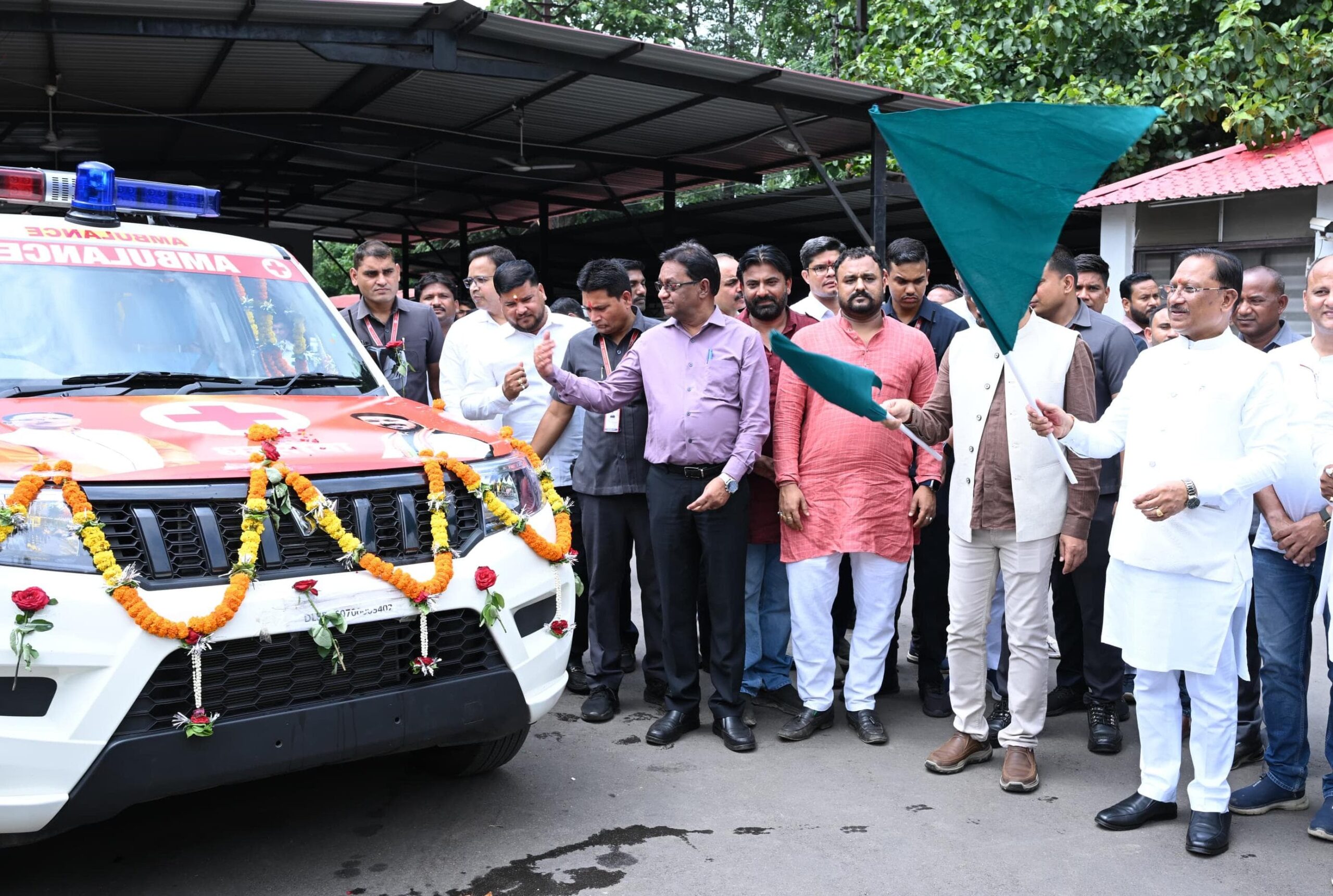 मुख्यमंत्री विष्णु देव साय ने धरसींवा को दी निःशुल्क आधुनिक एम्बुलेंस, आपातकालीन स्वास्थ्य सेवाओं को मिलेगी मजबूती