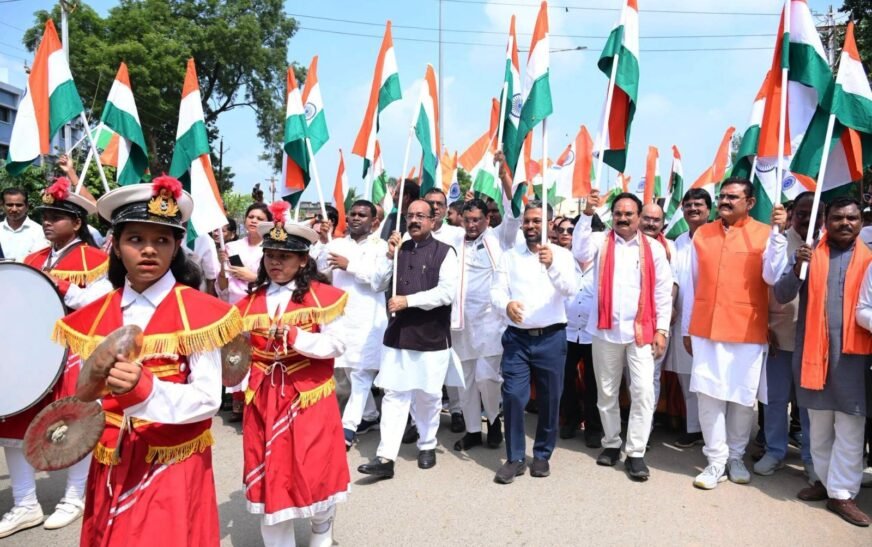 कांकेर में देशभक्ति के रंग में रंगा शहर, उप मुख्यमंत्री अरुण साव के नेतृत्व में निकली भव्य तिरंगा यात्रा