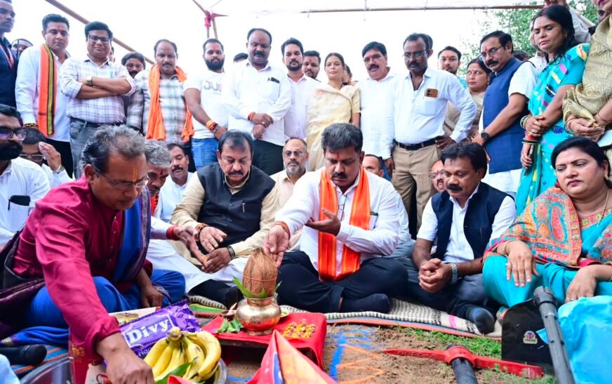 उपमुख्यमंत्री विजय शर्मा ने सोनपुर में शौर्य वाटिका का किया भूमिपूजन, 79 लाख रुपए के विकास कार्यों का लोकार्पण
