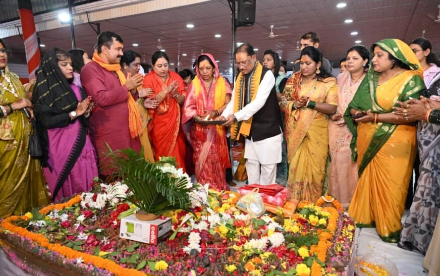 सावन में CM विष्णु देव साय ने किया रुद्राभिषेक: सपरिवार की शिव पूजा, प्रदेशवासियों की सुख-समृद्धि की कामना