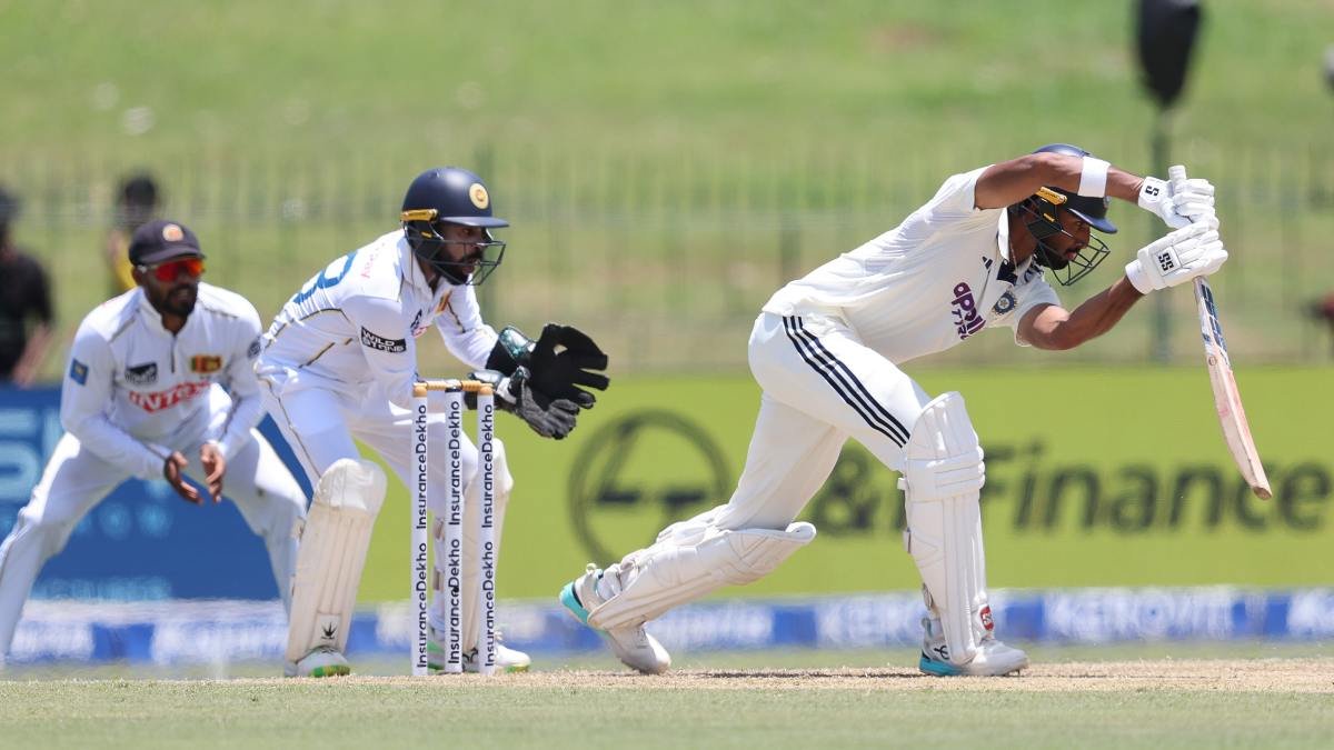 IND vs SL 2nd Test Day 1: भारत ने पहले दिन बनाए 300/5, पडिक्कल का लगातार दूसरा शतक; गिल ने जड़ा अर्धशतक