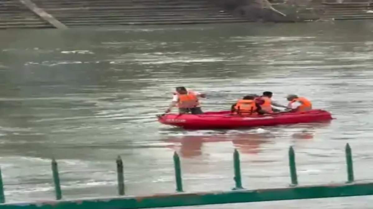 रक्षाबंधन के दिन दर्दनाक हादसा: बहन की अस्थियां विसर्जित करने पहुंचा युवक खारुन नदी में डूबा, तलाश जारी