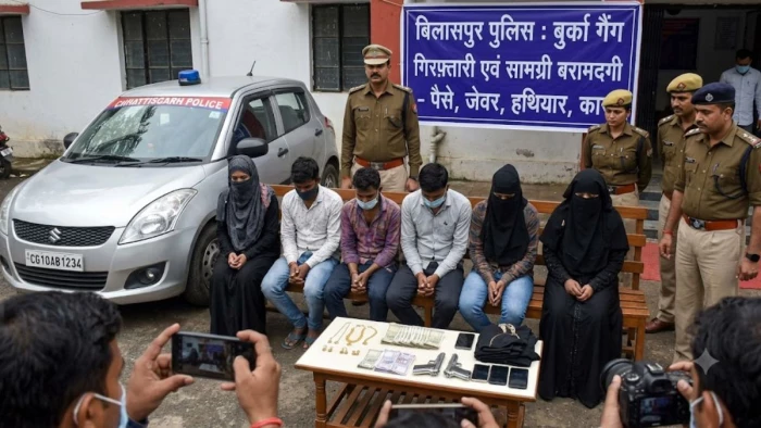 बिलासपुर में बुर्का गैंग का पर्दाफाश: लूट के माल के बंटवारे पर भिड़े बदमाश, 6 गिरफ्तार