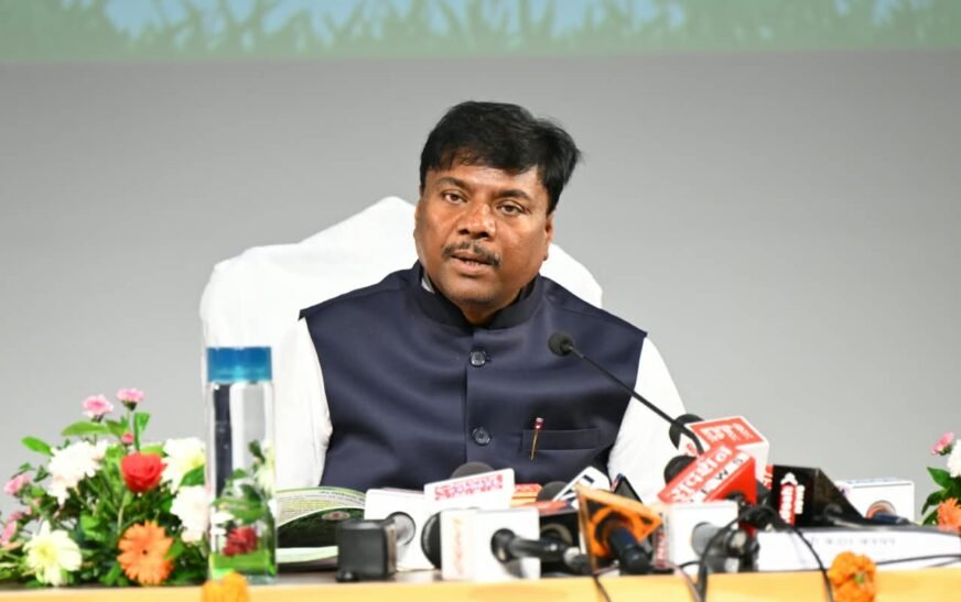 हरित छत्तीसगढ़ की ओर बड़ा कदम: 2 साल में लगे 3.67 करोड़ पौधे, बाघों की संख्या 18 से बढ़कर 35