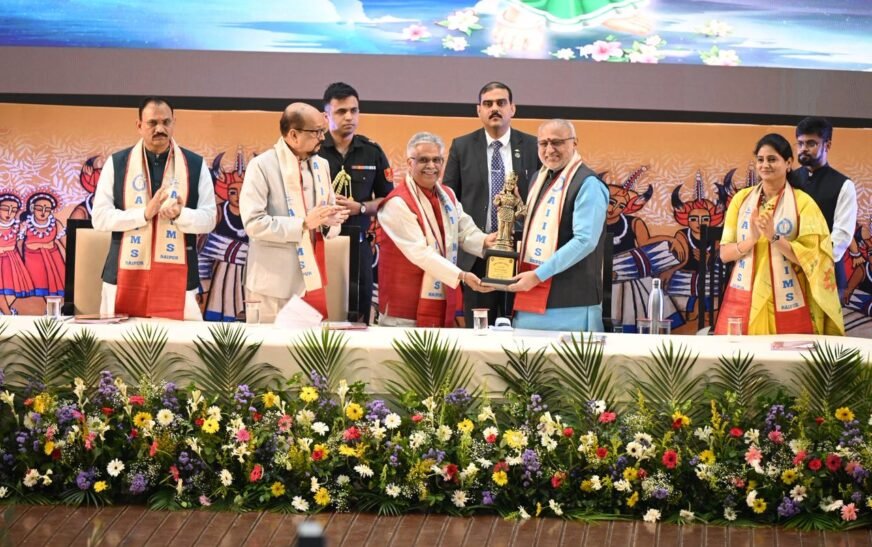 एम्स रायपुर का तीसरा दीक्षांत समारोह: उपराष्ट्रपति बोले- मजबूत इच्छाशक्ति और विकास से छत्तीसगढ़ में नक्सलवाद का अंत