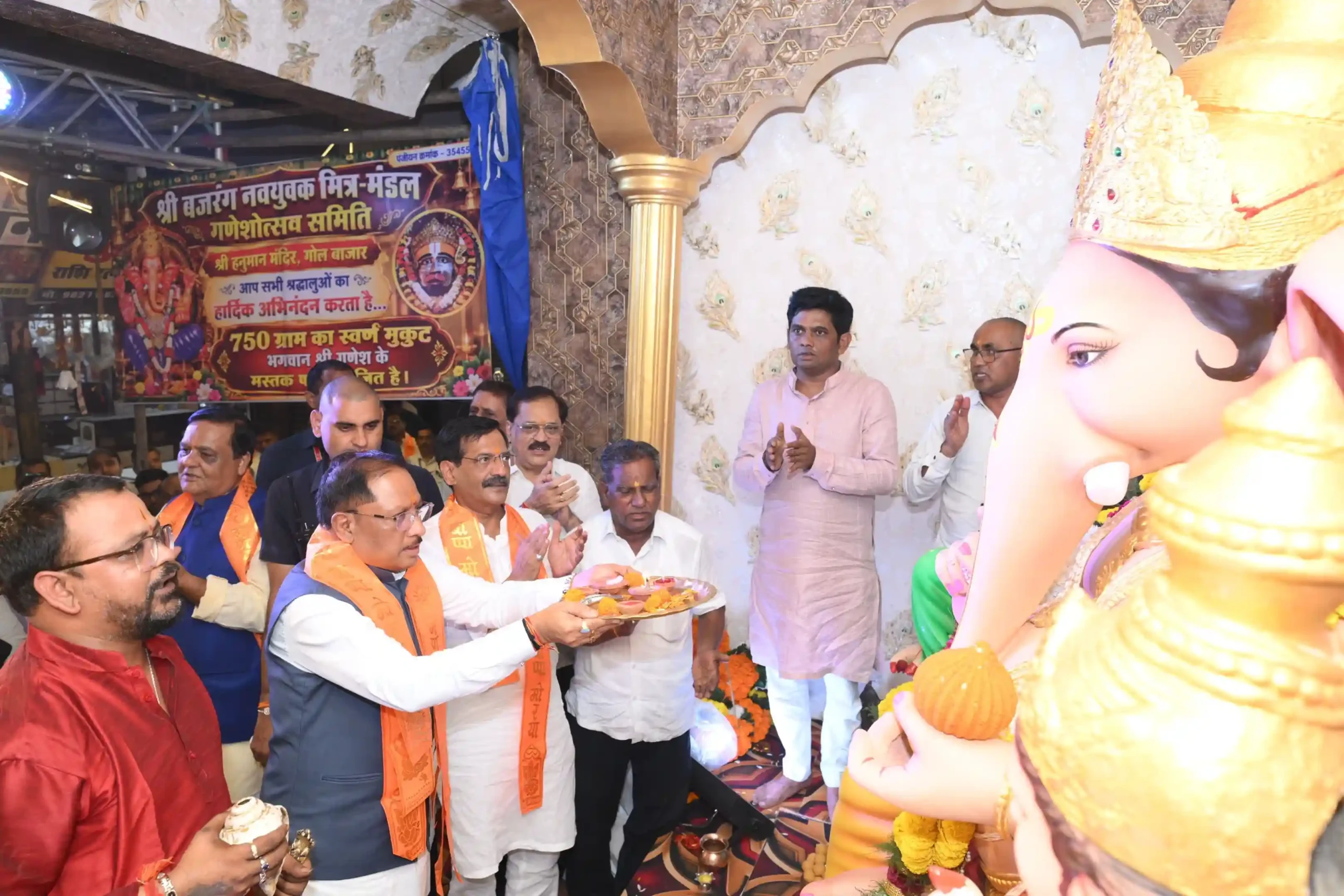 117 साल पुरानी गणेशोत्सव परंपरा में शामिल हुए CM साय: गोल बाजार में विघ्नहर्ता के किए दर्शन-पूजन, प्रदेश की सुख-समृद्धि की कामना