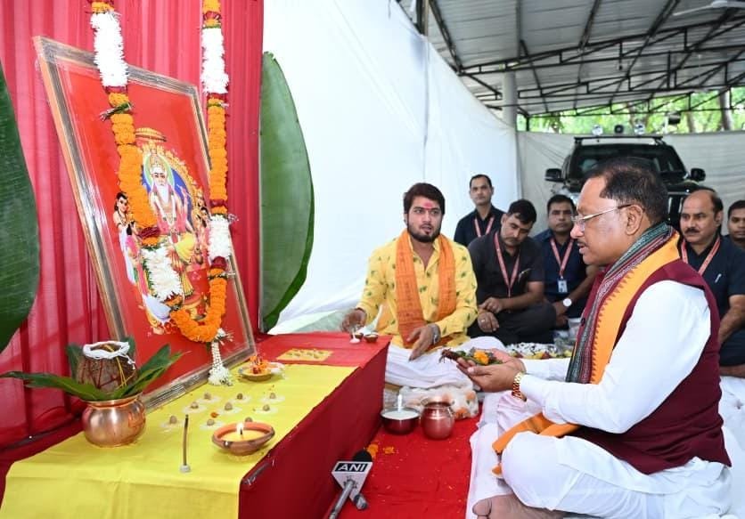 सृजन, कौशल और श्रम के सम्मान का संदेश देती है भगवान विश्वकर्मा की आराधना: CM साय