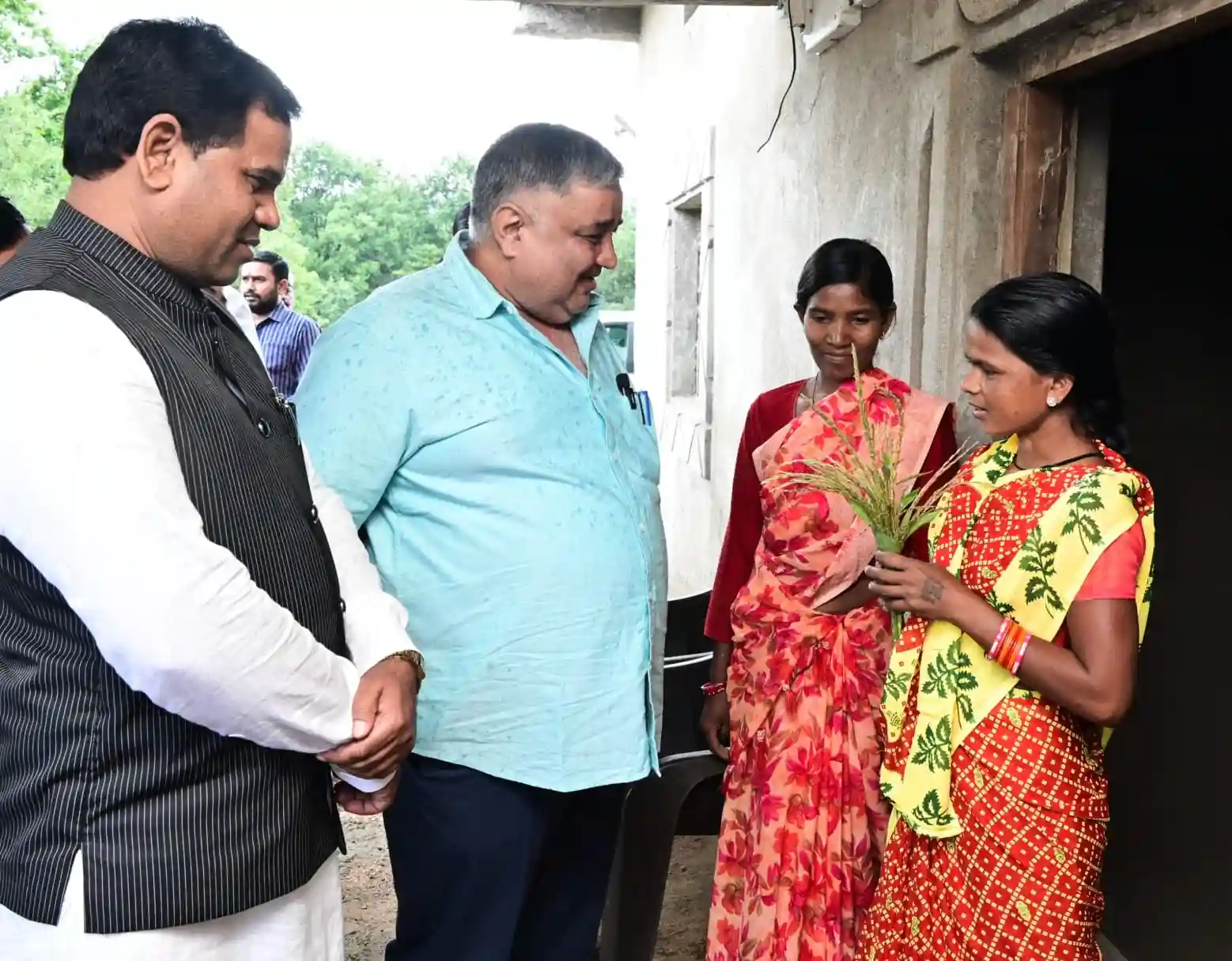 सेवा संकल्प अभियान के तहत ग्रामीणों के बीच पहुंचे मंत्री राजेश अग्रवाल, पीएम जनमन आवास हितग्राहियों से किया संवाद