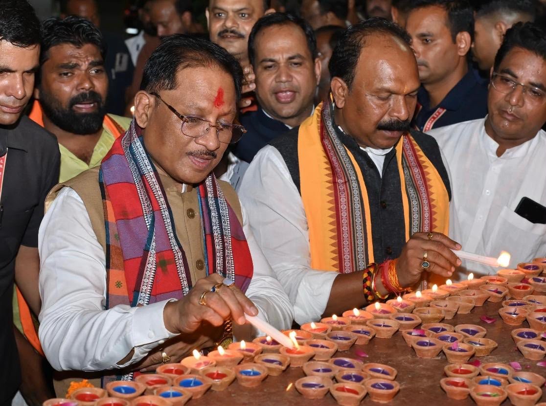 छत्तीसगढ़ में 1.50 करोड़ ‘आशीर्वाद के दीये’: PM मोदी के जन्मदिन पर गांव-गांव जला दीप, सेवा-संकल्प से गूंजा प्रदेश