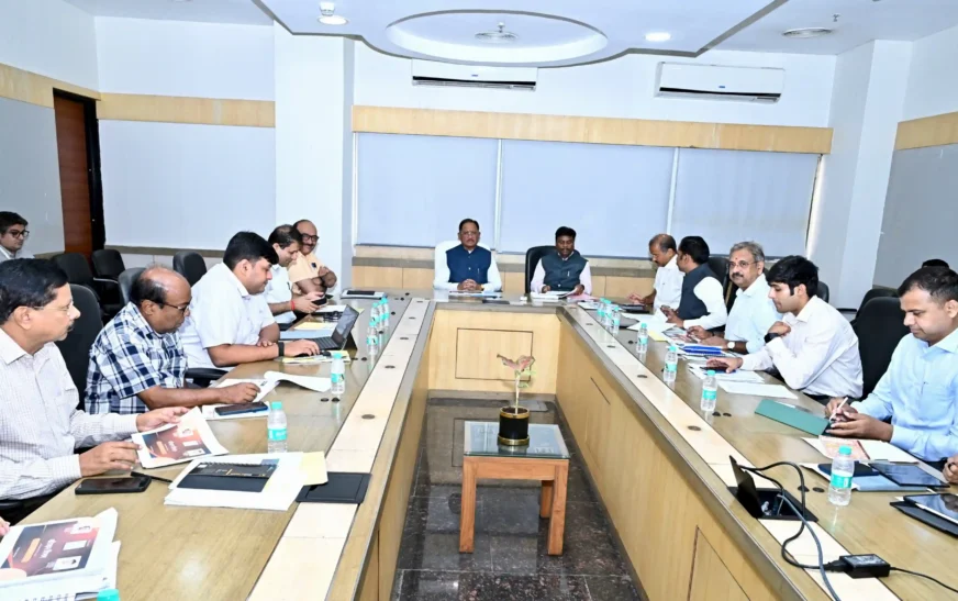 सड़क हादसों पर CM साय का बड़ा एक्शन: ‘जीरो फेटेलिटी’ के लिए मिशन मोड में काम, दूरस्थ इलाकों में बढ़ेगी बस सेवा