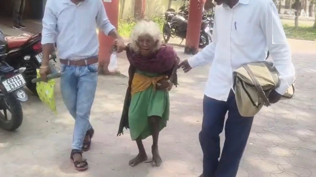 ‘परिजन करते हैं मारपीट, खौलता पानी भी उड़ेला…’ 90 साल की बुजुर्ग महिला ने लगाई न्याय की गुहार