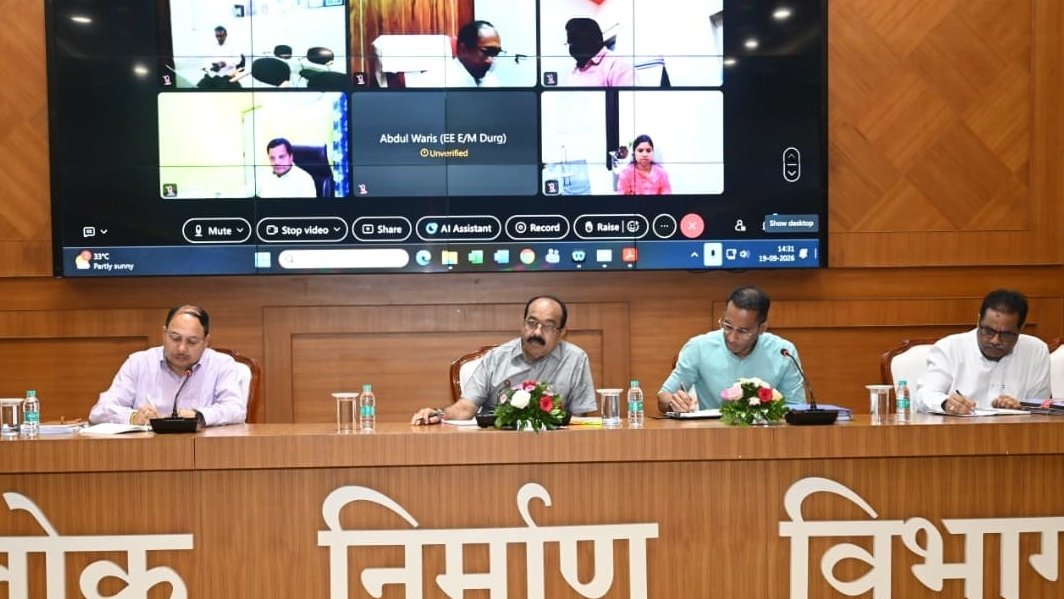 बारिश में खराब सड़कों पर डिप्टी CM अरुण साव नाराज, 15 अक्टूबर तक सभी क्षतिग्रस्त सड़कें और पुल सुधारने के निर्देश