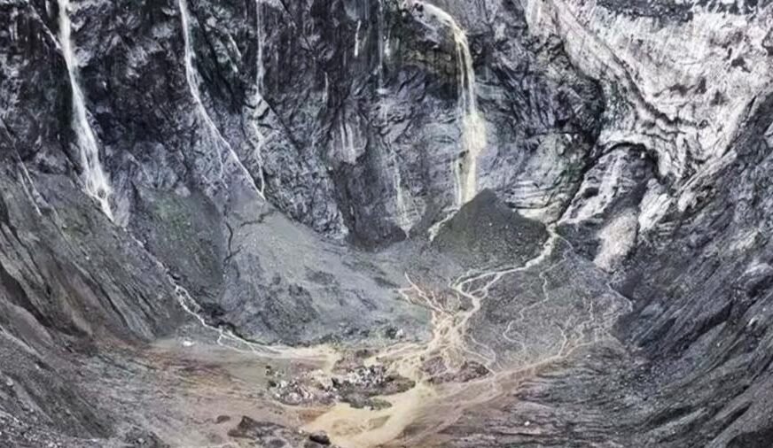 नेपाल में बाढ़ के बाद एक और बड़ा खतरा! हिमखंड टूटने की आशंका, चीन ने दी चेतावनी