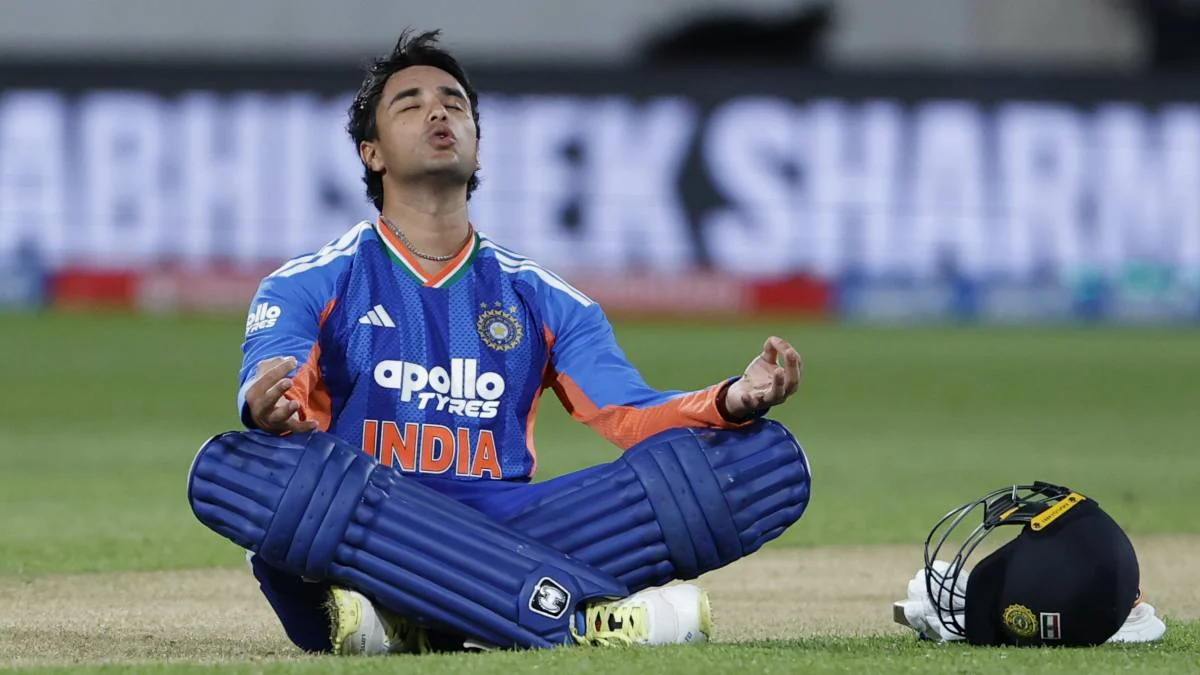 अभिषेक शर्मा ने न्यूजीलैंड के खिलाफ 35 गेंदों में जड़ा शतक, विराट कोहली और डेविड वॉर्नर को पीछे छोड़ रचा इतिहास