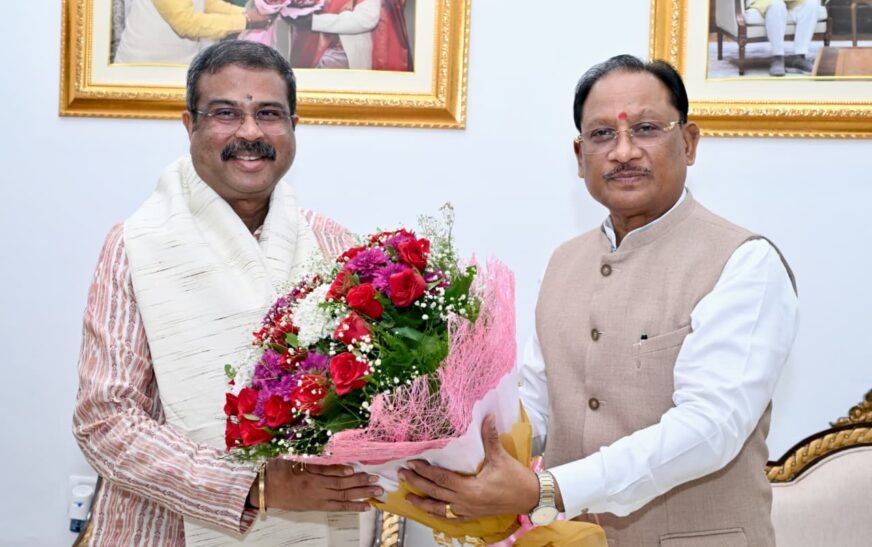 छत्तीसगढ़ के मुख्यमंत्री विष्णु देव साय से मिले ओडिशा के संबलपुर सांसद धर्मेंद्र प्रधान, विभिन्न मुद्दों पर हुई बातचीत