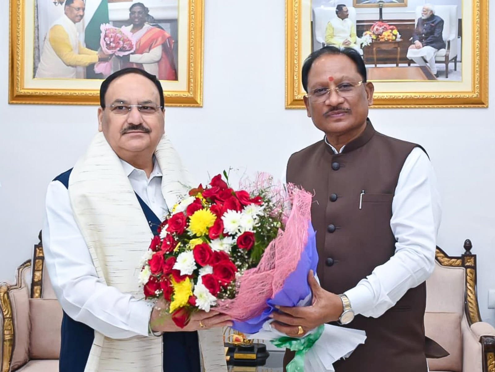 मुख्यमंत्री विष्णु देव साय ने मुख्यमंत्री निवास में केंद्रीय स्वास्थ्य मंत्री जगत प्रकाश नड्डा का आत्मीय स्वागत एवं अभिनंदन किया