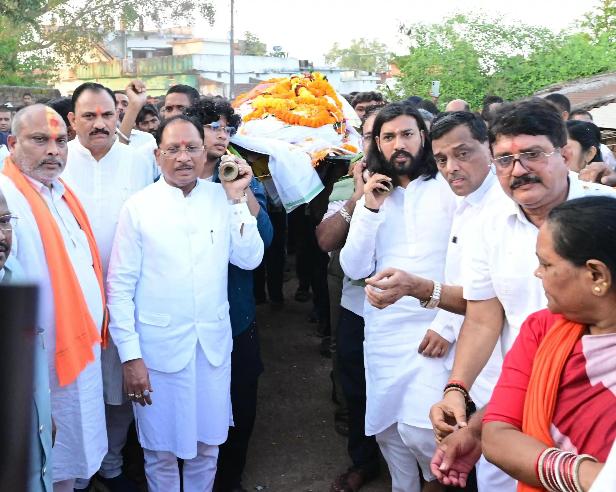 मुख्यमंत्री विष्णुदेव साय ने अहिवारा विधायक स्वर्गीय डोमनलाल कोर्सेवाड़ा को दी अंतिम विदाई, गृह ग्राम भेंडरा पहुंचकर अर्पित की श्रद्धांजलि