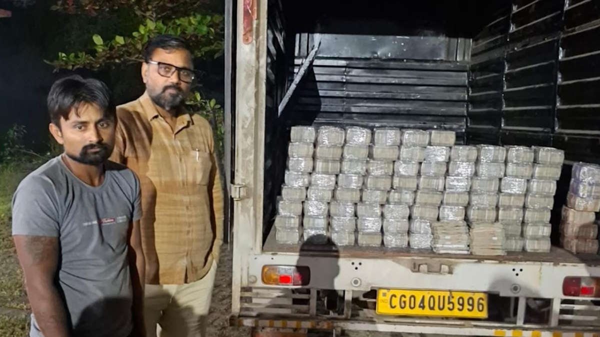 छत्तीसगढ़ में वाहन चेकिंग के दौरान 4 करोड़ रुपये बरामद, पिकअप के मॉडिफाइड हिस्से में छिपाकर रखी गई थी रकम