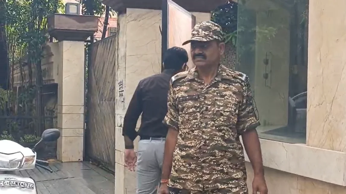 रायपुर में ED की बड़ी कार्रवाई, 3 से 4 ठिकानों पर एक साथ छापेमारी, शराब घोटाले के आरोपी अनवर ढेबर के घर पहुंची टीम