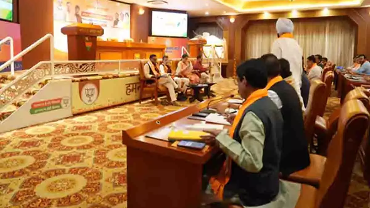 स्मृति ईरानी की मंत्रियों के साथ अहम बैठक, शिकायतों के बाद छत्तीसगढ़ भाजपा संगठन में हलचल तेज