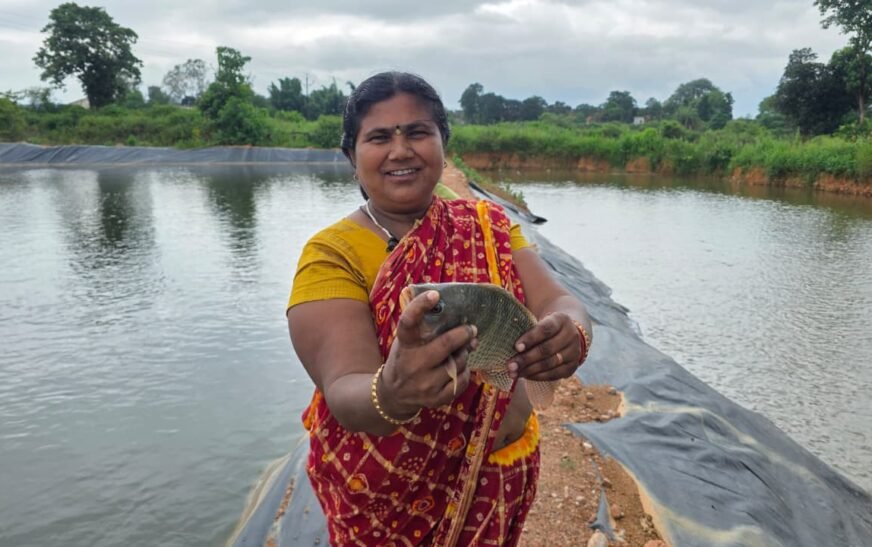 विशेष लेख: डबरी से बायोफ्लॉक तक, मछली पालन बना कमाई का जरिया: सरगुजा में किसानों की आय बढ़ी, महिलाएं भी बनीं आत्मनिर्भर