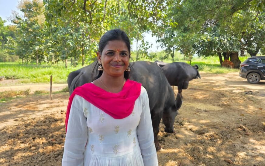 सेवा संकल्प अभियान: पति के निधन के बाद चार बेटियों की जिम्मेदारी, इंदु लता ने एक लाख के ऋण से शुरू किया डेयरी व्यवसाय