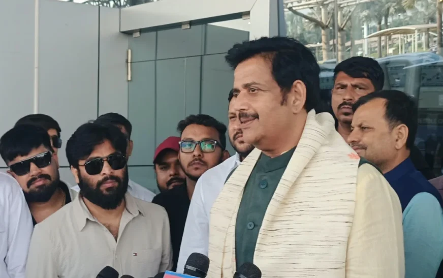 रायपुर पहुंचे रवि किशन ने राहुल गांधी पर बोला हमला: संसद ठप करने और सड़क जाम करने को लेकर कांग्रेस को घेरा